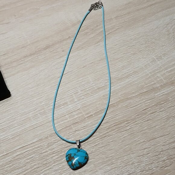 NWOT Fashion Necklace Blue Turquoise Patterned Heart Pendant Jewelry #29 - Picture 4 of 6
